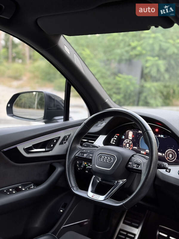 Позашляховик / Кросовер Audi Q7 2018 в Києві