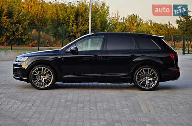 Позашляховик / Кросовер Audi Q7 2018 в 