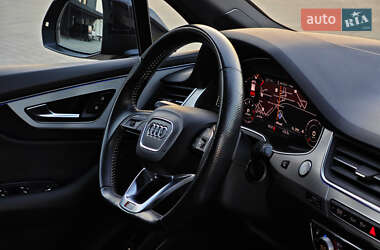 Позашляховик / Кросовер Audi Q7 2018 в 