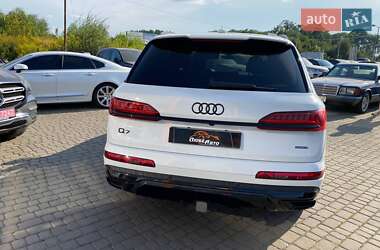 Позашляховик / Кросовер Audi Q7 2022 в 
