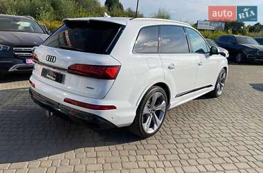 Позашляховик / Кросовер Audi Q7 2022 в 