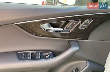 Позашляховик / Кросовер Audi Q7 2022 в 