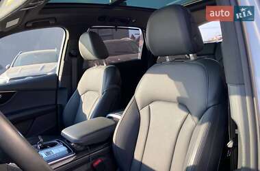 Позашляховик / Кросовер Audi Q7 2022 в 