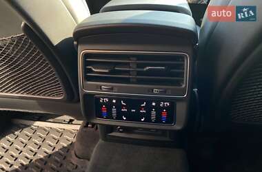 Позашляховик / Кросовер Audi Q7 2022 в 