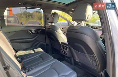 Позашляховик / Кросовер Audi Q7 2022 в 