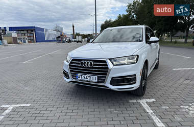 Позашляховик / Кросовер Audi Q7 2018 в 