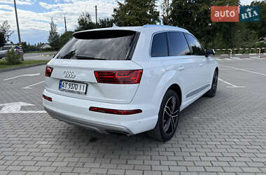 Позашляховик / Кросовер Audi Q7 2018 в 