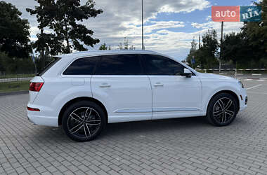 Позашляховик / Кросовер Audi Q7 2018 в 