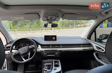 Позашляховик / Кросовер Audi Q7 2018 в 