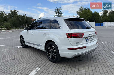 Позашляховик / Кросовер Audi Q7 2018 в 