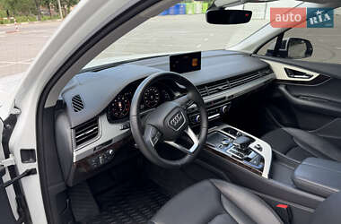 Позашляховик / Кросовер Audi Q7 2018 в 