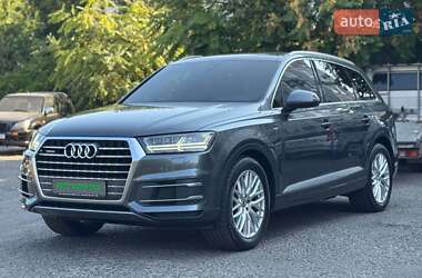 Внедорожник / Кроссовер Audi Q7 2015 в 