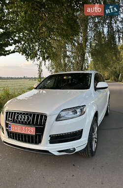 Внедорожник / Кроссовер Audi Q7 2015 в 