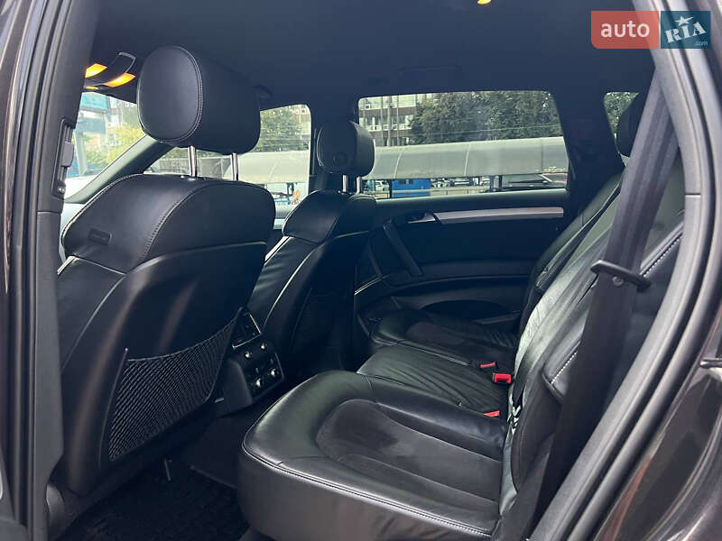 Позашляховик / Кросовер Audi Q7 2015 в Києві