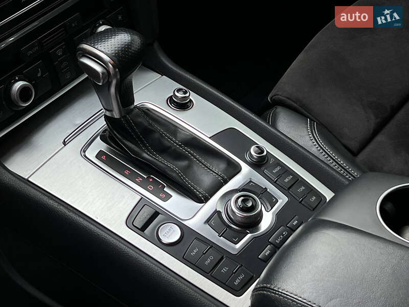 Позашляховик / Кросовер Audi Q7 2015 в Києві