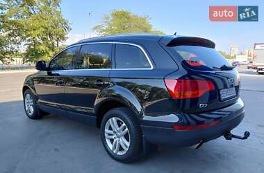 Внедорожник / Кроссовер Audi Q7 2006 в 