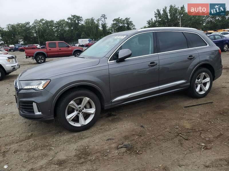 Позашляховик / Кросовер Audi Q7 2023 в 