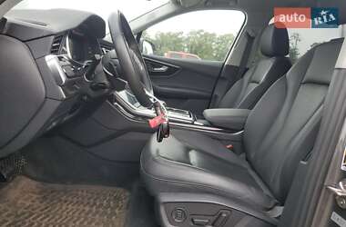 Позашляховик / Кросовер Audi Q7 2023 в 