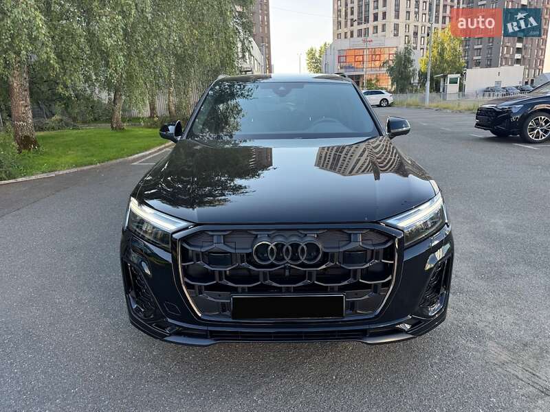 Позашляховик / Кросовер Audi Q7 2024 в Києві