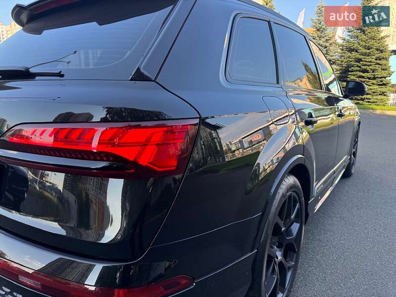 Позашляховик / Кросовер Audi Q7 2024 в Києві