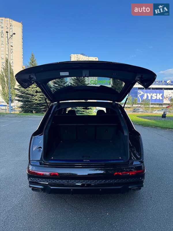 Позашляховик / Кросовер Audi Q7 2024 в Києві