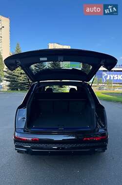Внедорожник / Кроссовер Audi Q7 2024 в 