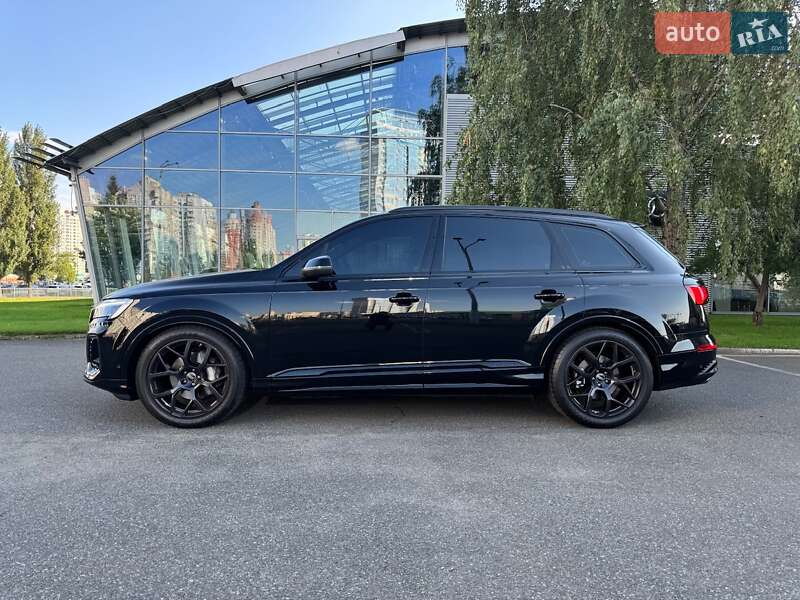 Позашляховик / Кросовер Audi Q7 2024 в Києві