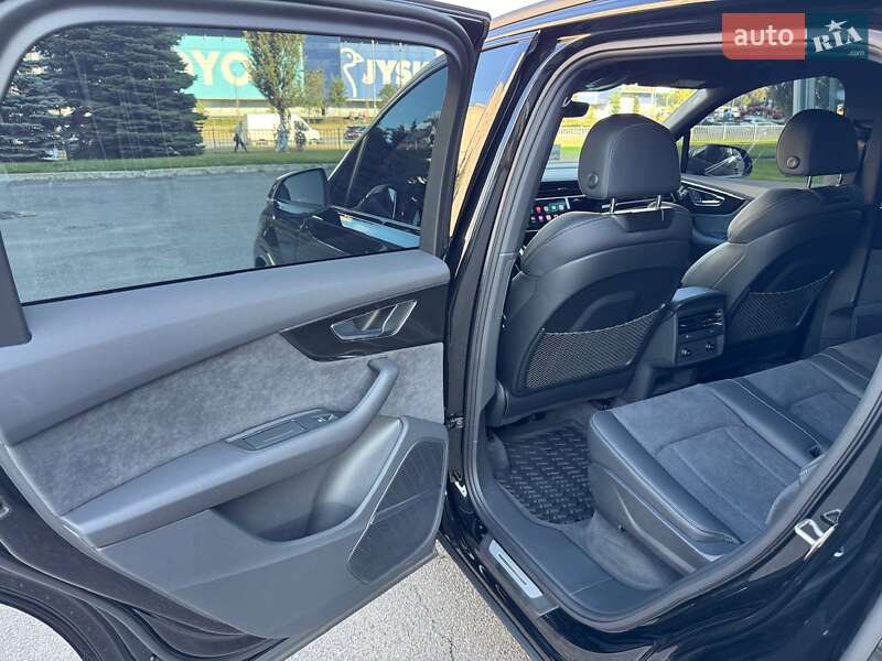 Позашляховик / Кросовер Audi Q7 2024 в Києві