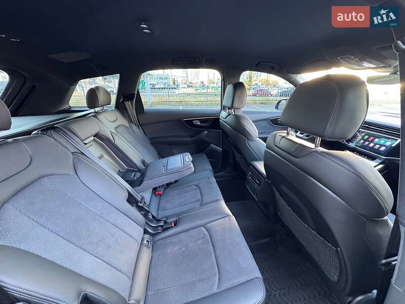Позашляховик / Кросовер Audi Q7 2024 в Києві