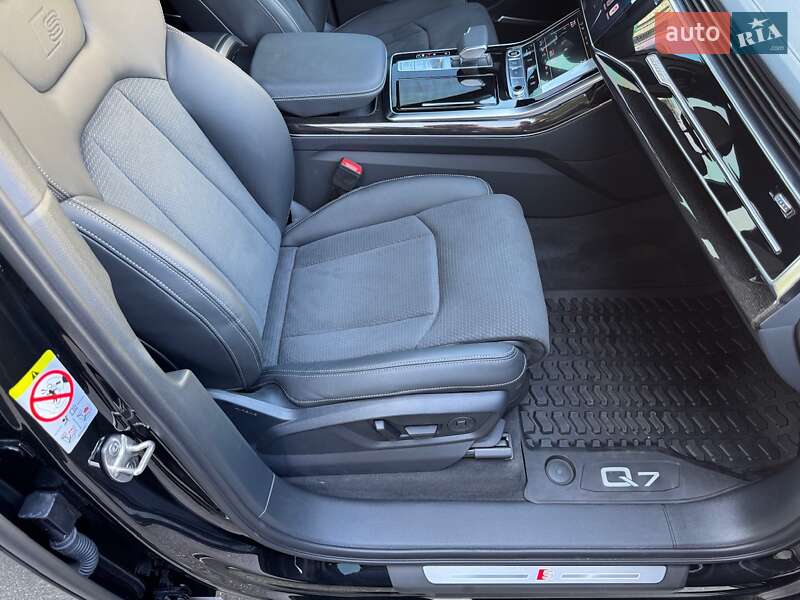 Позашляховик / Кросовер Audi Q7 2024 в Києві