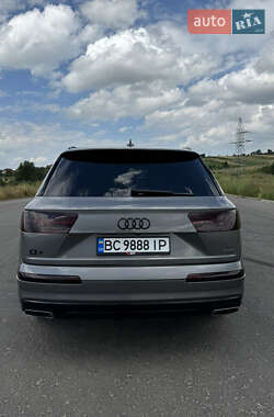 Позашляховик / Кросовер Audi Q7 2017 в 