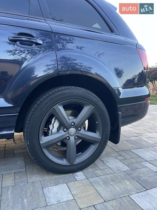 Позашляховик / Кросовер Audi Q7 2015 в Чорткові