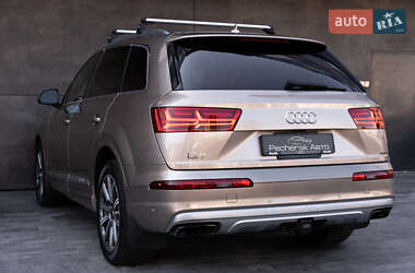 Позашляховик / Кросовер Audi Q7 2019 в 