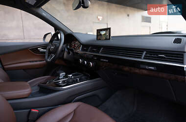 Позашляховик / Кросовер Audi Q7 2019 в 