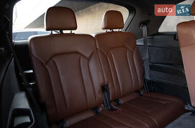 Позашляховик / Кросовер Audi Q7 2019 в 