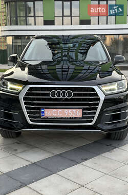 Позашляховик / Кросовер Audi Q7 2017 в 