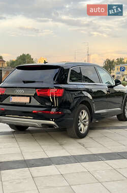 Позашляховик / Кросовер Audi Q7 2017 в 