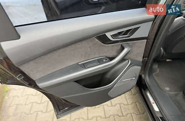 Позашляховик / Кросовер Audi Q7 2017 в 
