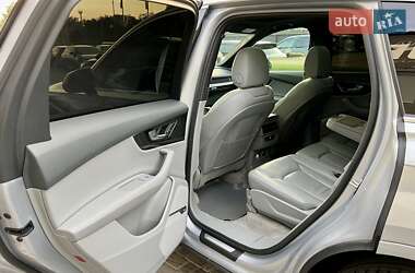 Позашляховик / Кросовер Audi Q7 2017 в 