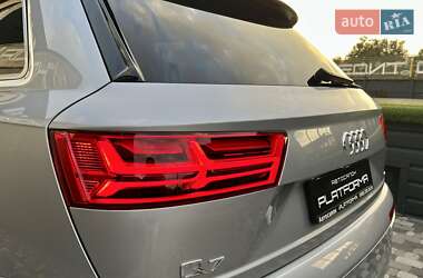 Позашляховик / Кросовер Audi Q7 2017 в 