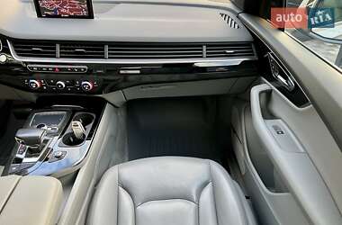 Позашляховик / Кросовер Audi Q7 2017 в 