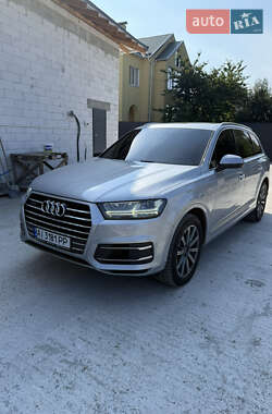 Внедорожник / Кроссовер Audi Q7 2017 в 