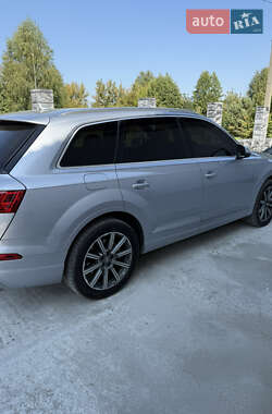 Внедорожник / Кроссовер Audi Q7 2017 в 
