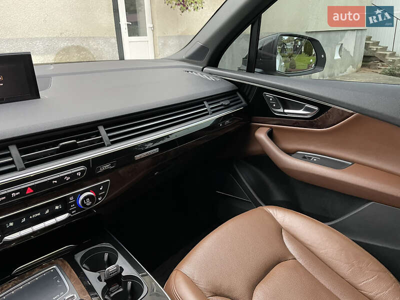 Позашляховик / Кросовер Audi Q7 2016 в Рівному