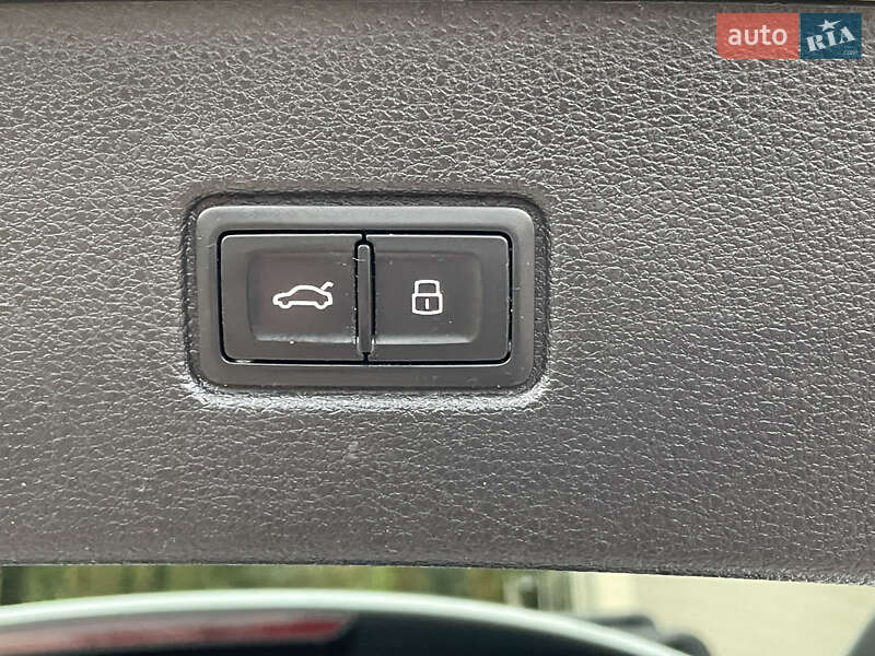 Позашляховик / Кросовер Audi Q7 2016 в Рівному