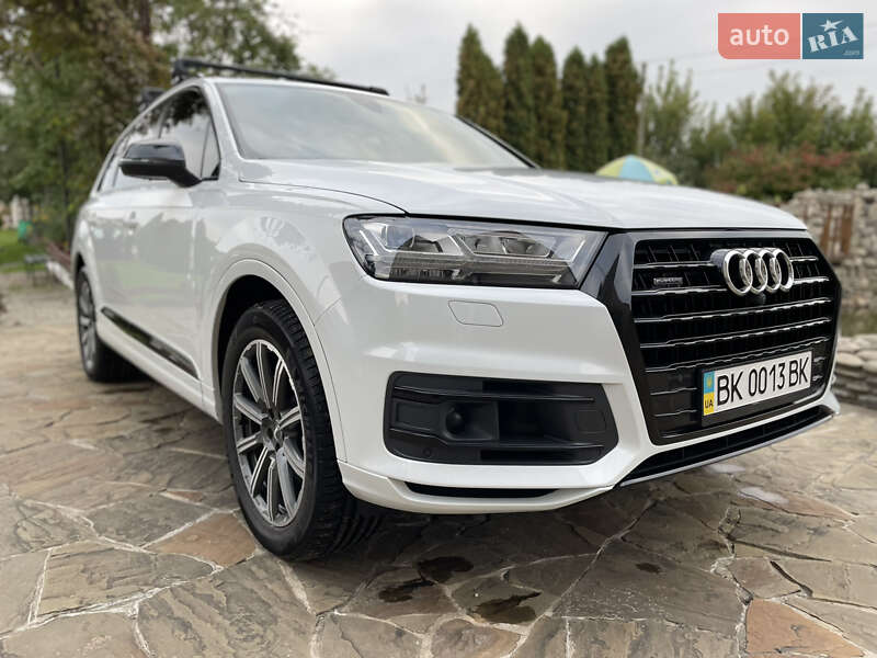 Позашляховик / Кросовер Audi Q7 2016 в Рівному
