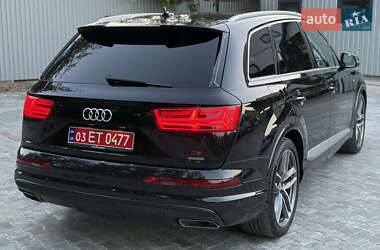 Внедорожник / Кроссовер Audi Q7 2016 в 