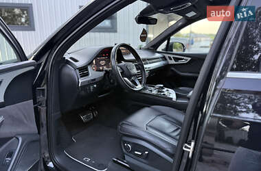Внедорожник / Кроссовер Audi Q7 2016 в 