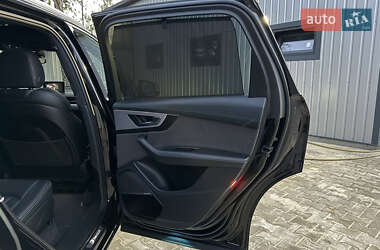 Внедорожник / Кроссовер Audi Q7 2016 в 