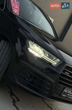 Внедорожник / Кроссовер Audi Q7 2017 в 